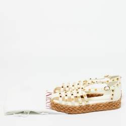 مملوكة مسبقًا Valentino Rockstud Size 38 Cream Leather Cork Flat Sandals