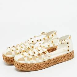 مملوكة مسبقًا Valentino Rockstud Size 38 Cream Leather Cork Flat Sandals