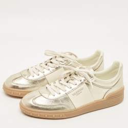 مملوكة مسبقًا حذاء رياضي فالتنيو منخفظ من الأعلى جلد ذهبي مقاس 41