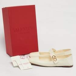 مملوكة مسبقًا حذاء باليرينا فلات فالنتينو جلد لامع أحمر بشعار V بمشبك ماري جين مقاس 42