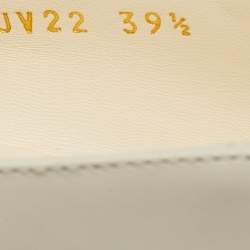 مملوكة مسبقًا حذاء باليرينا فلات فالنتينو جلد لامع أحمر بشعار V بمشبك ماري جين مقاس 42