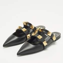 مملوكة مسبقًا Valentino Roman Stud Size 37 Black Leather Flat Mules