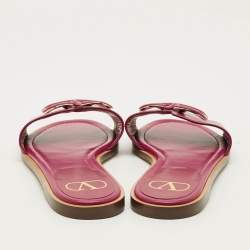 Pre Owned صندل فلات فاخرة فالنتينو شعار V جلد لون خمري مقاس 39