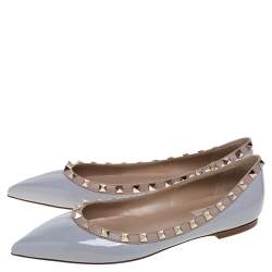 Pre Owned Valentino Pastel Grey/Beige Patent Leather Rockstud Trim Pointed Toe Ballet Flats Size 38.5