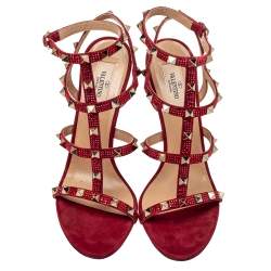 Pre Owned صندل فالنتينو سكارلت سويدي أحمر مزخرف كريستال روكستد بحزام للكاحل مقاس 38.5