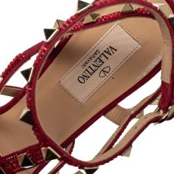 Pre Owned صندل فالنتينو سكارلت سويدي أحمر مزخرف كريستال روكستد بحزام للكاحل مقاس 38.5
