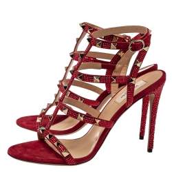 Pre Owned صندل فالنتينو سكارلت سويدي أحمر مزخرف كريستال روكستد بحزام للكاحل مقاس 38.5