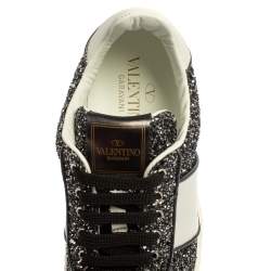 مملوكة مسبقًا حذاء رياضى فالنتينو منخفض من أعلى فلاى كرو جلد وغليتر أبيض / أسود مقاس 36