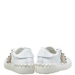 مملوكة مسبقًا حذاء رياضي فالنتينو يونيتد روكستد وجلد مطرز قلب أبيض مقاس 38