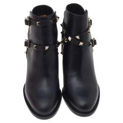 مملوكة مسبقًا حذاء بوت كاحل فالنتينو كعب عريض روكستد جلد أسود مقاس 37