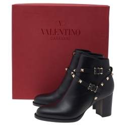 مملوكة مسبقًا حذاء بوت كاحل فالنتينو كعب عريض روكستد جلد أسود مقاس 37