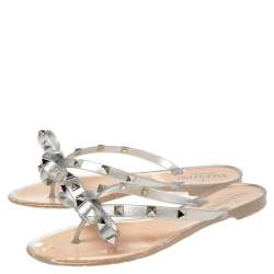 مملوكة مسبقًا صندل فلات بإصبع فالنتينو جيلي ميتالك رصاصي مزين فيونكة مرصع روكستد مقاس 36