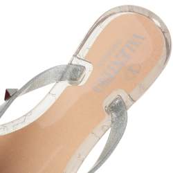 مملوكة مسبقًا صندل فلات بإصبع فالنتينو جيلي ميتالك رصاصي مزين فيونكة مرصع روكستد مقاس 36