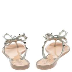 مملوكة مسبقًا صندل فلات بإصبع فالنتينو جيلي ميتالك رصاصي مزين فيونكة مرصع روكستد مقاس 36