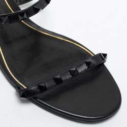 مملوكة مسبقًا Valentino Black Leather Rockstud Ankle Tie Flat Sandals Size 38