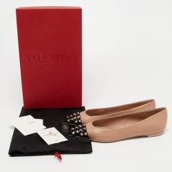 Pre Owned Valentino Beige/Black Leather and Patent Rockstud Ballet Flats Size 37