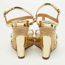 مملوكة مسبقًا صندل فالنتينو روكستد جلد ذهبي كعب روكي نعل سميك مقاس 36.5