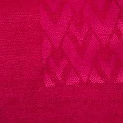 مملوكة مسبقًا وشاح اوسكار دي لا رينتا نمط حرف V هندسي خليط صوف فوشيا