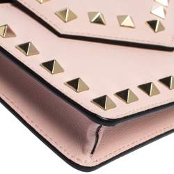 Pre Owned Valentino Light Pink Leather Rockstud Chain Phone Case