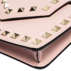 Pre Owned Valentino Light Pink Leather Rockstud Chain Phone Case