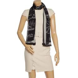 مملوكة مسبقًا وشاح فالنتينو حرير مطبوع شعار الماركة مورد أسود