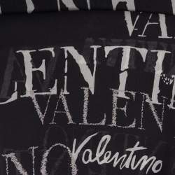 مملوكة مسبقًا وشاح فالنتينو حرير مطبوع شعار الماركة مورد أسود