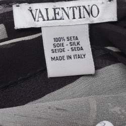 مملوكة مسبقًا وشاح فالنتينو حرير مطبوع شعار الماركة مورد أسود