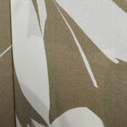 مملوكة مسبقًا وشاح فالنتينو حرير ساتان منقوش أخضر زيتوني 