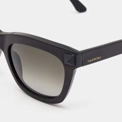 Pre Owned Valentino Black Matte Rockstud Wayfarer Sunglasses