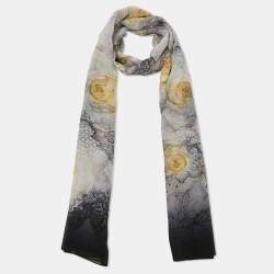 مملوكة مسبقًا Valentino Black Rose Printed Silk Scarf