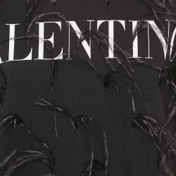 Pre Owned تي شيرت فالنتينو جيرسي بطبعة شعار أسود مزين بالريش مقاس صغير - سمول