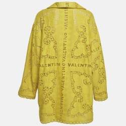 Pre Owned طقم شورت وبلوزة فالنتين و جاكارد بشعار أصفر واسع مقاس كبير (لارج)