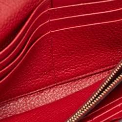 مملوكة مسبقًا Valentino Red Leather Rockstud Flap Wallet on Chain