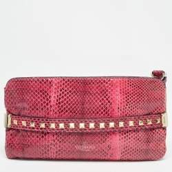 مملوكة مسبقًا Valentino Pink Snakeskin Rockstud Wristlet Clutch