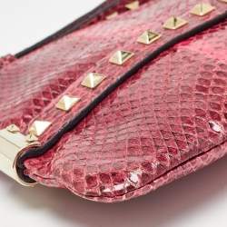 مملوكة مسبقًا Valentino Pink Snakeskin Rockstud Wristlet Clutch