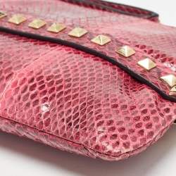 مملوكة مسبقًا Valentino Pink Snakeskin Rockstud Wristlet Clutch