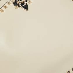 Pre Owned Valentino Off White Leather Rockstud Hobo