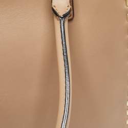 مملوكة مسبقًا Valentino Beige Leather Rockstud Trapeze Tote