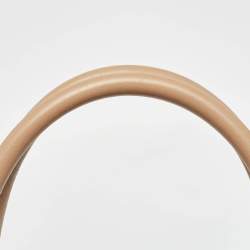 مملوكة مسبقًا Valentino Beige Leather Rockstud Trapeze Tote