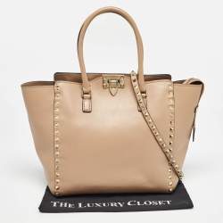 مملوكة مسبقًا Valentino Beige Leather Rockstud Trapeze Tote