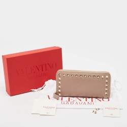 Pre Owned Valentino Dusty Pink Leather Rockstud Zip Around Wallet
