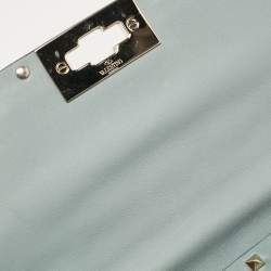 مملوكة مسبقًا Valentino Light Blue Leather Medium Rockstud Spike Top Handle Bag