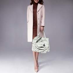 مملوكة مسبقًا Valentino White Leather 3D Rose Petal Shopper Tote