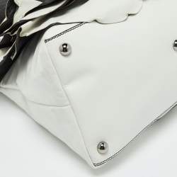 مملوكة مسبقًا Valentino White Leather 3D Rose Petal Shopper Tote