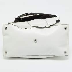 مملوكة مسبقًا Valentino White Leather 3D Rose Petal Shopper Tote