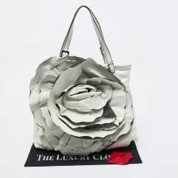 مملوكة مسبقًا Valentino White Leather 3D Rose Petal Shopper Tote
