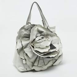 مملوكة مسبقًا Valentino White Leather 3D Rose Petal Shopper Tote