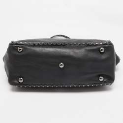 مملوكة مسبقًا حقيبة يد توتس فالنتينو ترابيز جلد سوداء مرصعة روكستد متوسطة 
