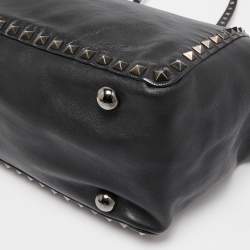 مملوكة مسبقًا حقيبة يد توتس فالنتينو ترابيز جلد سودا ء مرصعة روكستد متوسطة 