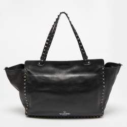 مملوكة مسبقًا حقيبة يد توتس فالنتينو ترابيز جلد سوداء مرصعة روكستد متوسطة 